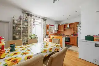 50 Northcroft Road, photo 3