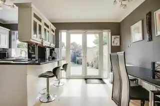 50 Portland Crescent, photo 2