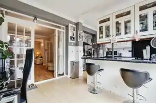 50 Portland Crescent, photo 3