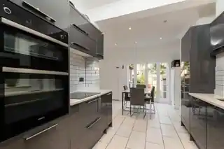 50 Vicarage Road, photo 3