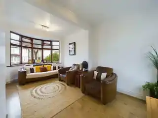 50 Westbury Avenue, photo 2