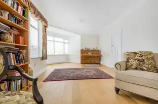 50 Woodcroft Avenue, photo 3