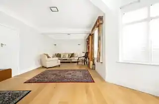 50 Woodcroft Avenue, photo 2