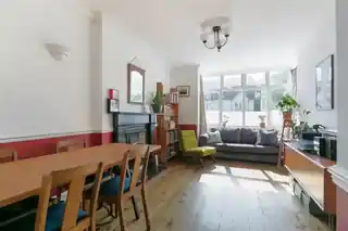 50A Blenheim Crescent, photo 3