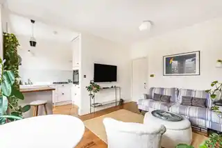 50B Hackford Road, photo 2