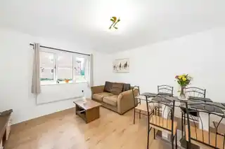 51 Bernard Ashley Drive, photo 4
