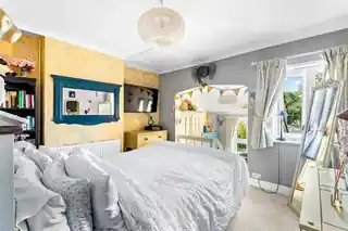 51 Hayes End Road, photo 2