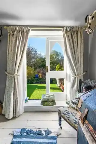 51 Hayes End Road, photo 3