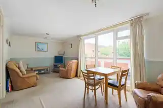 51 Kimbolton Close, photo 2