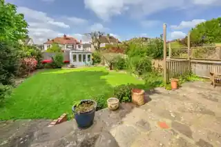51 Lonsdale Drive, photo 2