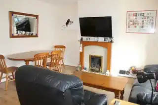 51 Newtons Close, photo 2