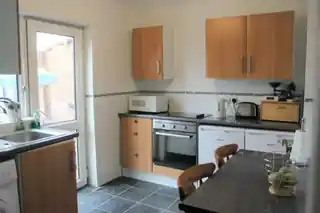 51 Newtons Close, photo 4