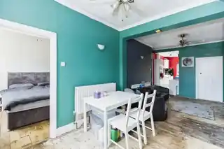 51 Perrymans Farm Road, photo 3