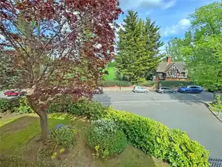 51 Rivermead Close, photo 4