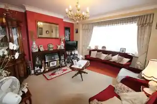 51 Royston Gardens, photo 4