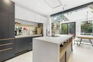 51 Salop Road, photo 2