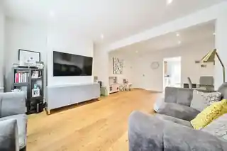51 Seaton Gardens, photo 3