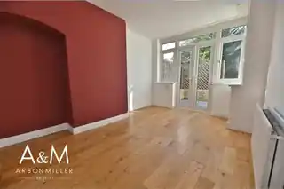 51 Thurlow Gardens, photo 4