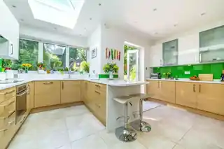 52 Alverstone Avenue, photo 2