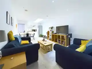 52 Boleyn Road, photo 2