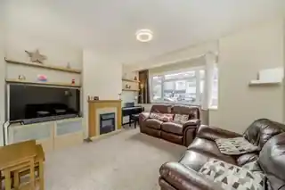 52 Brockenhurst Way, photo 2