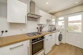 52 Brockenhurst Way, photo 4