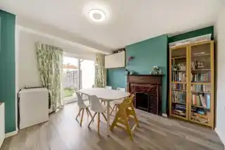 52 Brockenhurst Way, photo 3