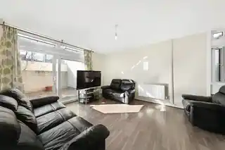 52 Cedars Road, photo 2