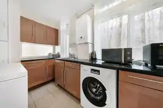 52 Cedars Road, photo 3