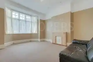 52 Gladstone Park Gardens, photo 2