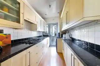 52 Goston Gardens, photo 2