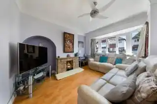 52 Goston Gardens, photo 3