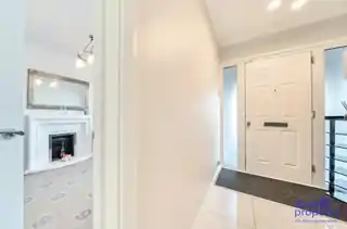 52 Harewood Drive, photo 3