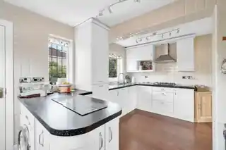 52 Holmesdale Road, photo 2