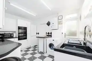 52 Humberstone Road, photo 2