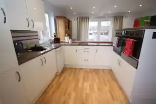 52 Islip Manor Road, photo 2