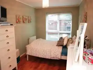 52 Lakeside Close, photo 3