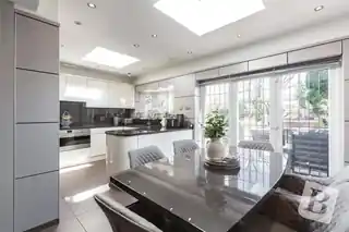 52 Lyndhurst Drive, photo 3
