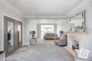 52 Lyndhurst Drive, photo 2