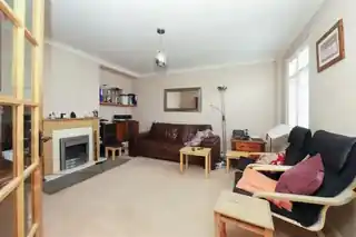52 Merton Avenue, photo 2
