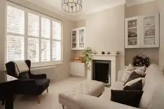 52 Overstone Road, photo 3