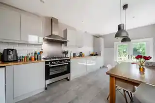 52 Pitcairn Road, photo 2