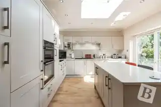 52 Stanley Road North, photo 2