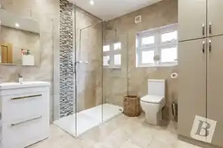 52 Stanley Road North, photo 4