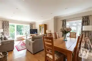 52 Stanley Road North, photo 3
