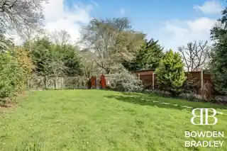 52 Tudor Crescent, photo 3