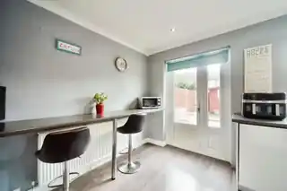 52 Valence Wood Road, photo 2