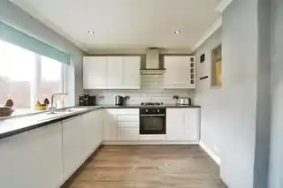 52 Valence Wood Road, photo 4