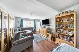 52 Violet Avenue, photo 2