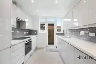 526 Kenton Road, photo 3